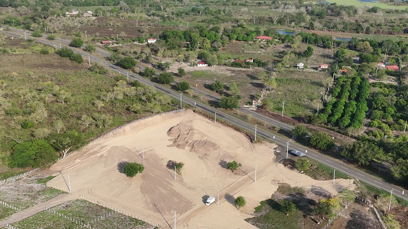 Vista aérea real del acceso a Santa Clara por la doble calzada